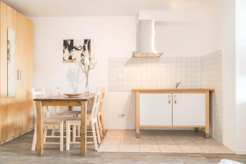 Kitchen or kitchenette, Photo of the whole room, Dining area