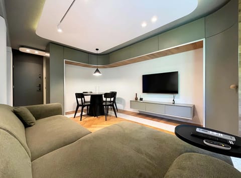 TV and multimedia, Living room, Seating area, Dining area, Evening entertainment, furniture, air conditioner