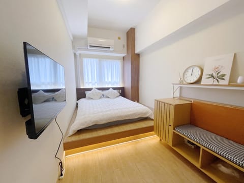 Bed, TV and multimedia, Bedroom, air conditioner