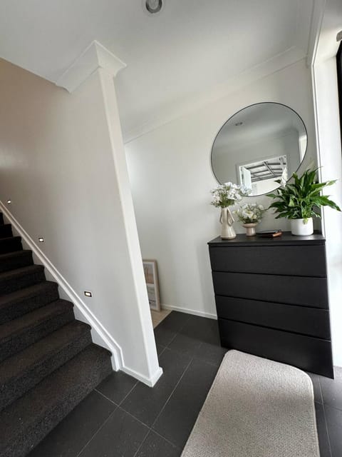 Spacious Home Near Airport House in Auckland