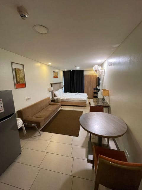 Bed, TV and multimedia, Living room, Photo of the whole room, Seating area, Dining area, Bedroom
