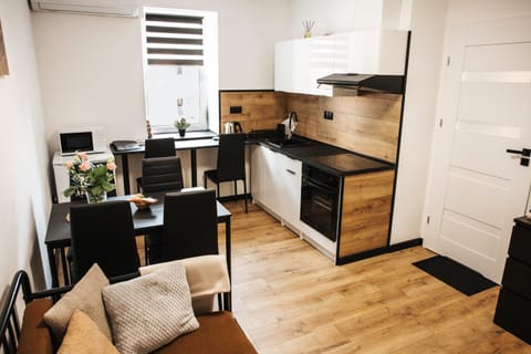 Coffee/tea facilities, microwave, oven, stove, kitchen