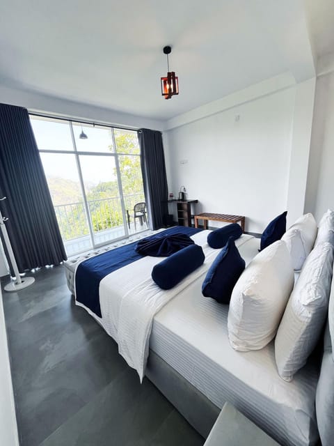 Bed, Photo of the whole room, Seating area, Bedroom
