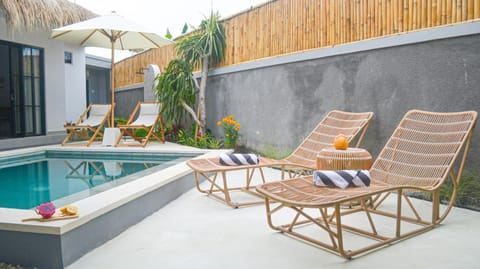 Swimming pool, Swimming pool, sunbed, towels