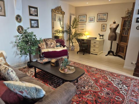 Living room, Seating area