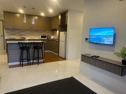 TV and multimedia, Coffee/tea facilities, Kitchen or kitchenette, Dining area