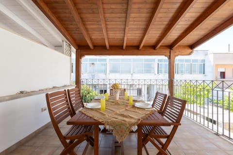 Patio, Dining area