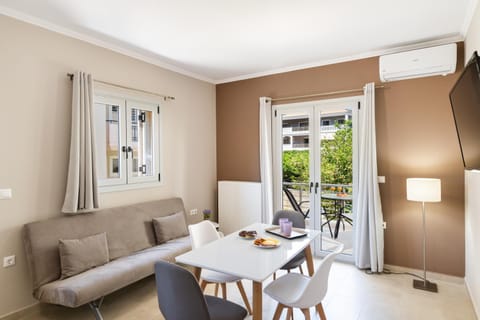 Balcony/Terrace, Living room, Seating area, Dining area