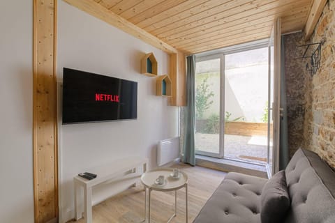 Communal lounge/ TV room, TV and multimedia, Living room, Seating area