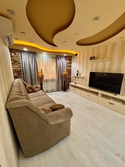 Communal lounge/ TV room, TV and multimedia, Living room, Evening entertainment