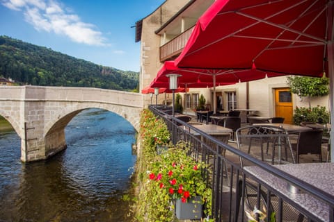 Patio, Nearby landmark, Restaurant/places to eat, Day, Natural landscape, View (from property/room), Balcony/Terrace, Mountain view, River view