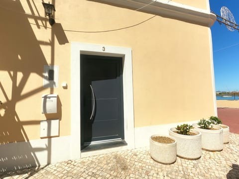 Property building, Facade/entrance, Off site
