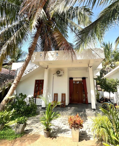 Property building, Garden, Balcony/Terrace