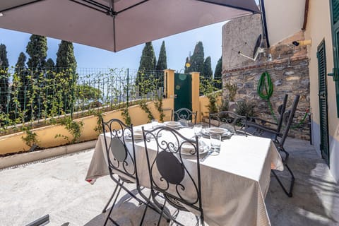 Patio, Dining area