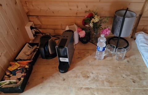 Coffee/tea facilities, Kitchen or kitchenette