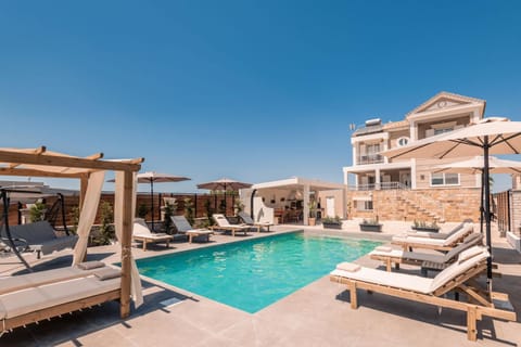 Swimming pool, sunbed