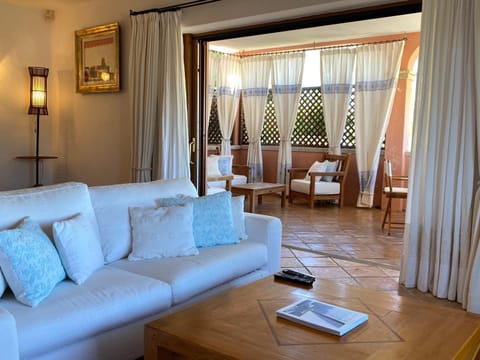 Communal lounge/ TV room, Lounge or bar