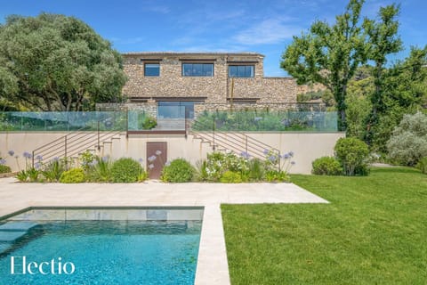 Property building, Garden view, Pool view, Swimming pool