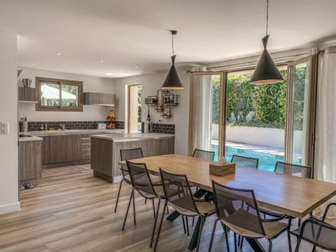 Swimming pool, kitchen