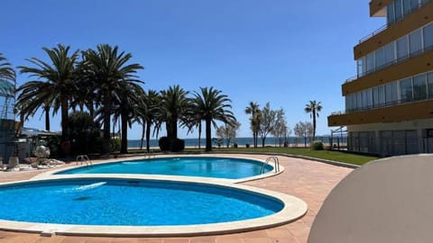 Property building, Day, Pool view, Swimming pool, sunbed