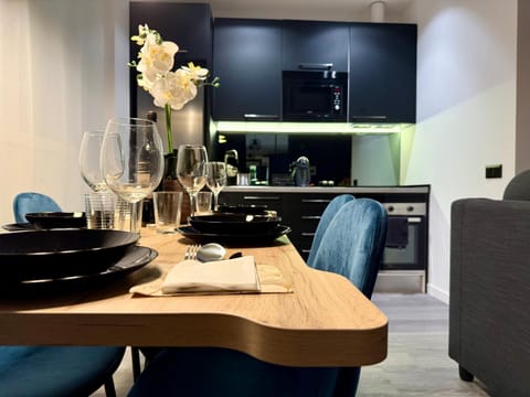 Kitchen or kitchenette, Living room, Seating area, Dining area
