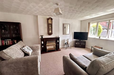 TV and multimedia, Living room, Seating area