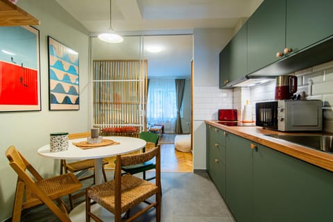 Kitchen or kitchenette, Seating area, Dining area, oven, stove, kitchen