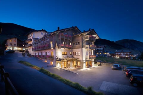 Facade/entrance, Night