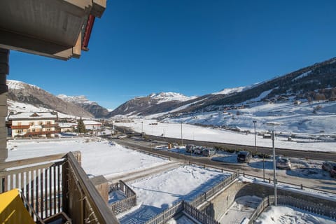 Balcony/Terrace, Mountain view