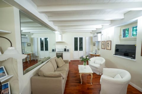Living room, Seating area, Evening entertainment