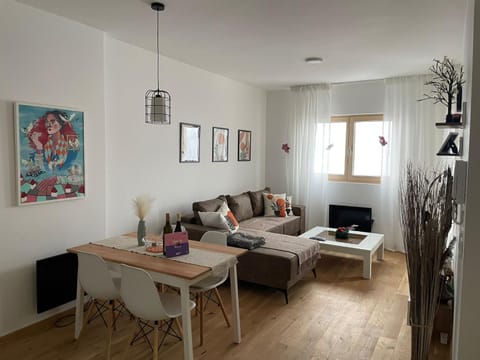 TV and multimedia, Living room, Dining area
