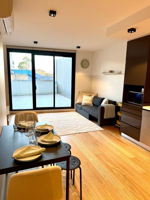 Seating area, Evening entertainment, air conditioner