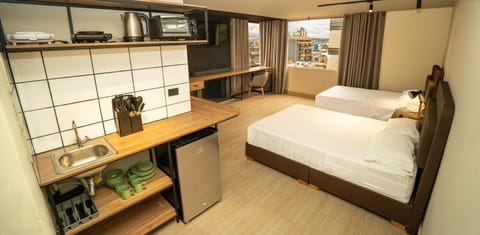 Bed, TV and multimedia, Kitchen or kitchenette, Photo of the whole room, Bedroom, oven