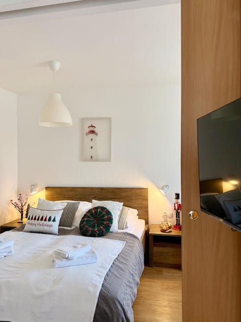 Winter, TV and multimedia, Bedroom