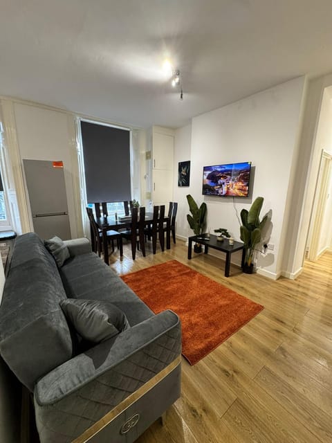 Communal lounge/ TV room, Living room, Seating area, Dining area