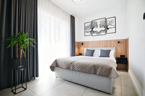 Bed, Other, Other, Other, Photo of the whole room, Decorative detail, Decorative detail, Seating area, Bedroom
