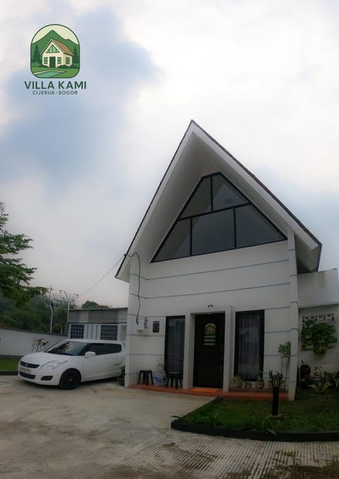 Property building, Day, Parking
