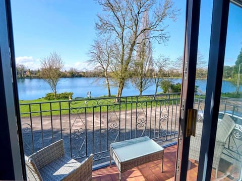 Property building, Balcony/Terrace, Lake view