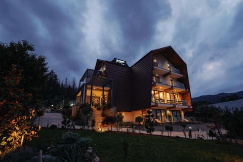 Property building, Night