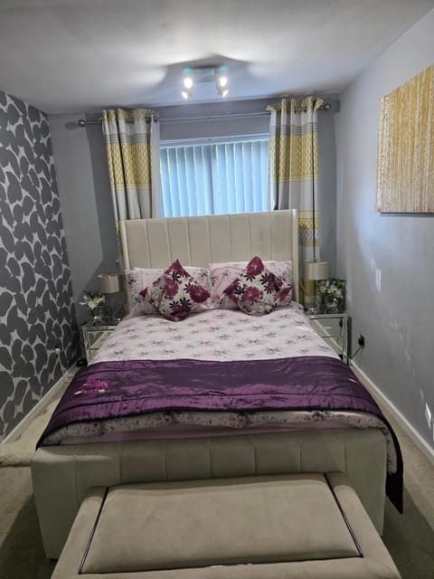 Stylish and Comfortable Home Apartment in Leeds