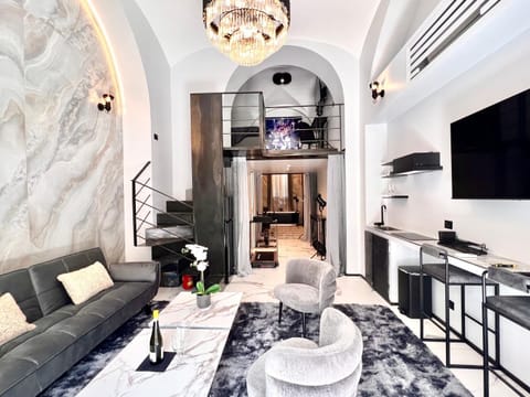 TV and multimedia, Living room, Seating area, Dining area, air conditioner