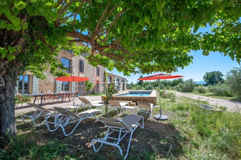 Property building, Swimming pool, sunbed