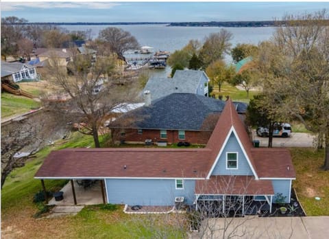 Property building, Day, Neighbourhood, Natural landscape, Bird's eye view, Lake view, Street view