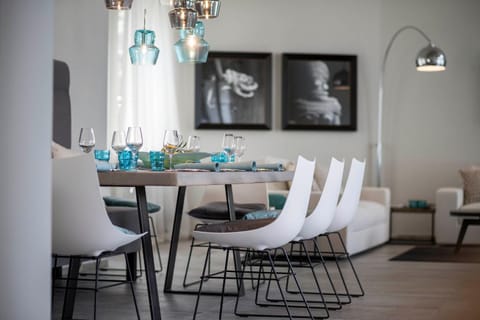 Seating area, Dining area