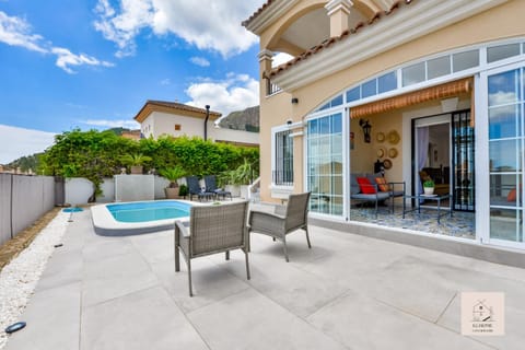 City view, City view, Mountain view, Mountain view, Pool view, Pool view, Swimming pool