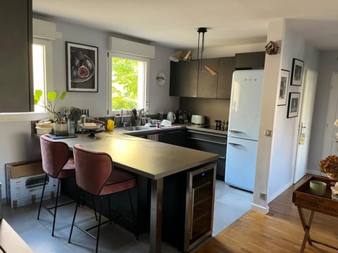 Chez l habitant chambre et salle de bains autonomes Vacation rental in Levallois-Perret