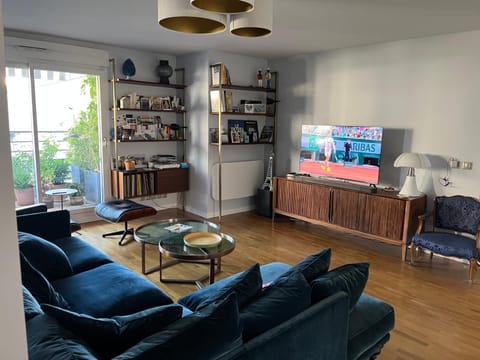 Chez l habitant chambre et salle de bains autonomes Vacation rental in Levallois-Perret