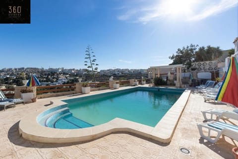 Property building, Day, Natural landscape, Mountain view, Pool view, Swimming pool, sunbed