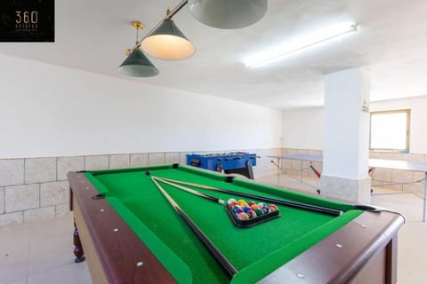 Billiard, Game Room