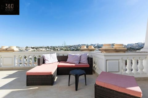 Patio, Day, View (from property/room), Balcony/Terrace, Living room, Seating area